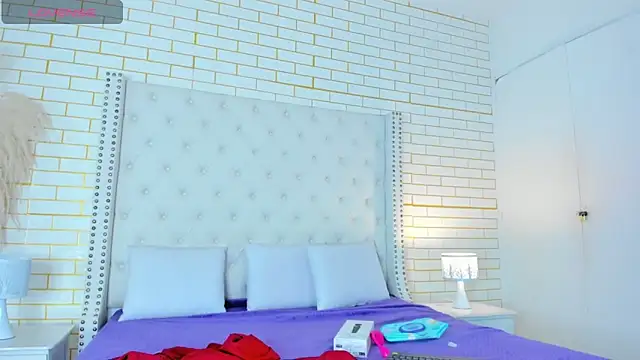 Snapshot of Emilly_wilson_ chatting on 25, 10, 2025 Emilly wilson online show from 25, 10, 2025