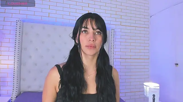 Snapshot of Emilly_wilson_ chatting on 5, 10, 2025 Emilly wilson online show from 5, 10, 2025