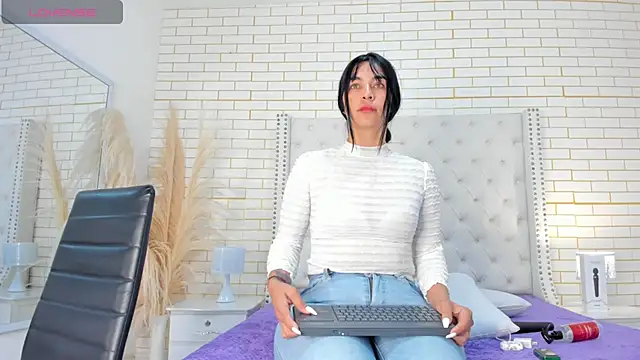 Snapshot of Emilly_wilson_ chatting on 22, 11, 2025 Emilly wilson online show from 22, 11, 2025