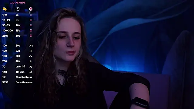 Snapshot of OliviaMcClean chatting on 7, 11, 2025 OliviaMcClean online show from 7, 11, 2025