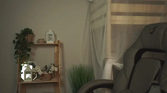 Snapshot of OliviaMcClean chatting on 19, 11, 2025 OliviaMcClean online show from 19, 11, 2025