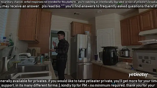 Snapshot of yetieater chatting on 13, 1, 2025 yetieater online show from 13, 1, 2025