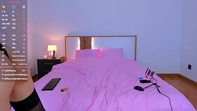 Alice neon online show from 20, 3, 2025