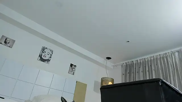 ElectraRhodes1 online show from 25, 11, 2025