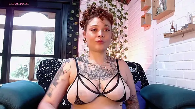 LiraSonnett online show from 9, 1, 2026