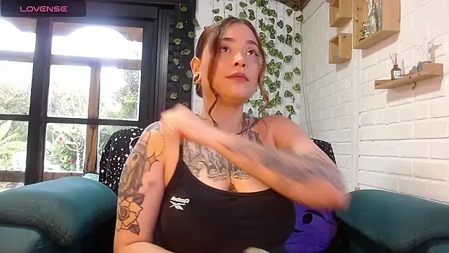 Snapshot of LiraSonnett chatting on 17, 10, 2025 LiraSonnett online show from 17, 10, 2025