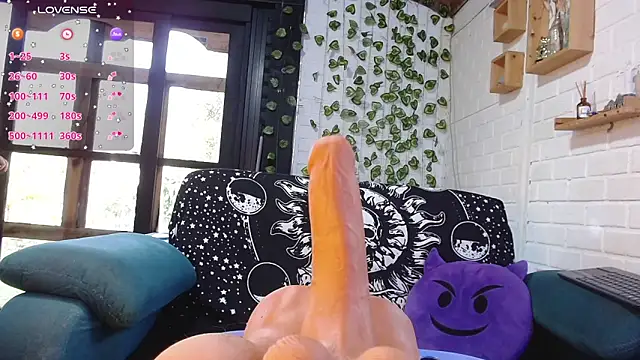 Snapshot of LiraSonnett chatting on 29, 10, 2025 LiraSonnett online show from 29, 10, 2025