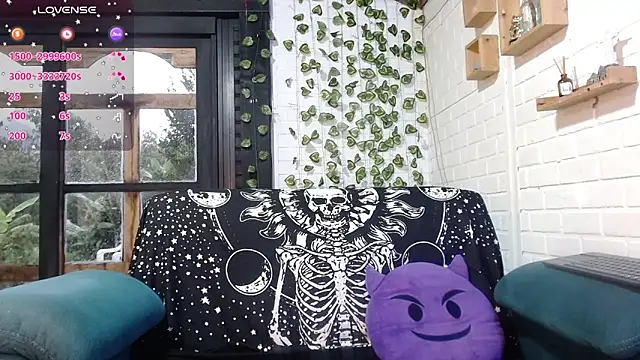 Snapshot of LiraSonnett chatting on 24, 10, 2025 LiraSonnett online show from 24, 10, 2025