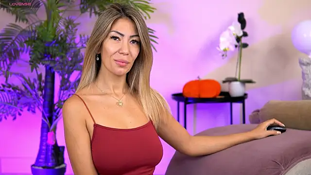 SophiaPotts online show from 4, 11, 2025