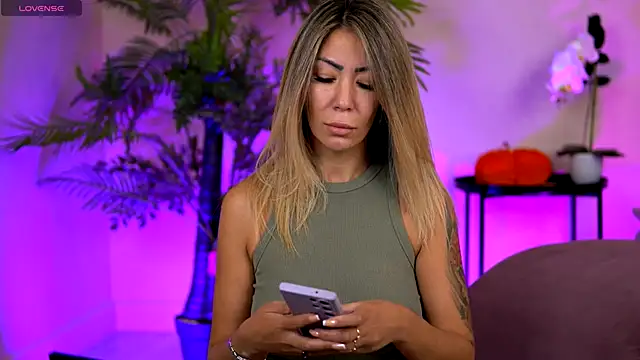 SophiaPotts online show from 3, 11, 2025