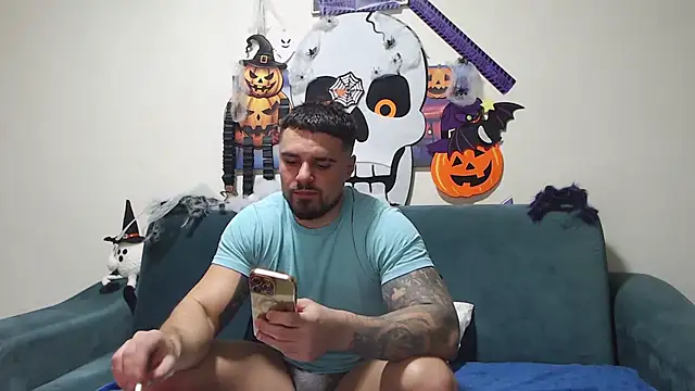 Tiberius hunk online show from 8, 11, 2025