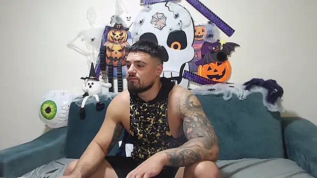 Tiberius hunk online show from 27, 10, 2025