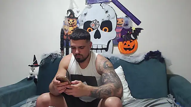 Tiberius hunk online show from 6, 11, 2025