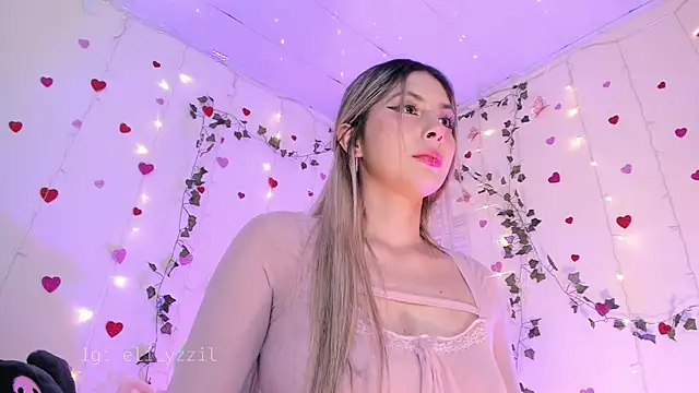 Snapshot of elizabeth_jiing chatting on 8, 3, 2025 elizabeth jiing online show from 8, 3, 2025