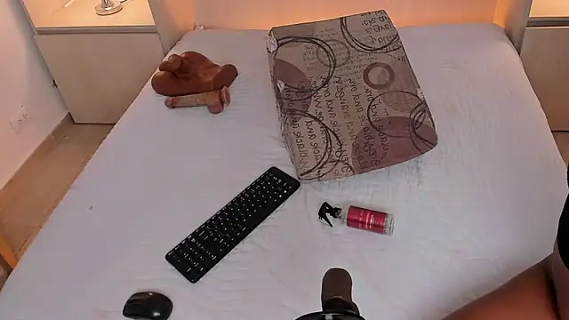 Snapshot of BeverlySteel chatting on 9, 11, 2025 BeverlySteel online show from 9, 11, 2025