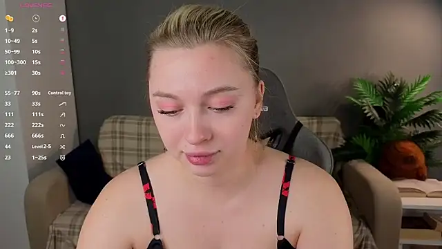 Snapshot of christie_luv chatting on 6, 2, 2026 christie luv online show from 6, 2, 2026