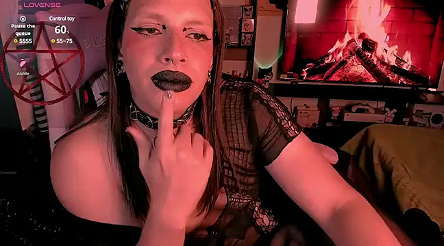 Loona s online show from 5, 3, 2025