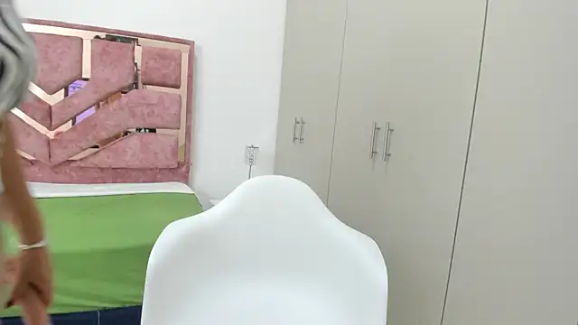 emilyy cooperr online show from 1, 3, 2025