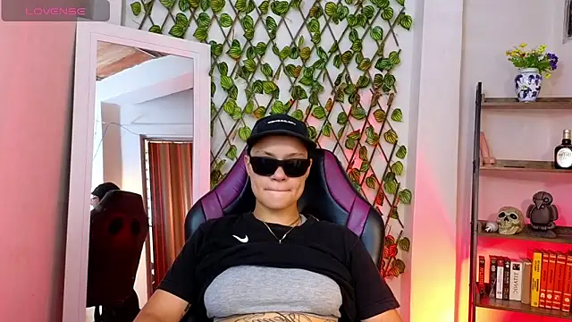 demimoore222 online show from 13, 3, 2025