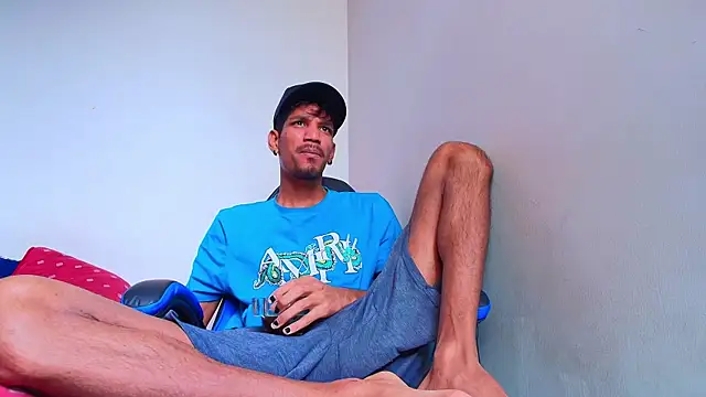Snapshot of Miguel_bigcock chatting on 25, 6, 2026 Miguel bigcock online show from 25, 6, 2026