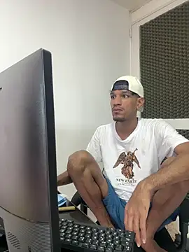 Snapshot of Miguel_bigcock chatting on 16, 5, 2026 Miguel bigcock online show from 16, 5, 2026