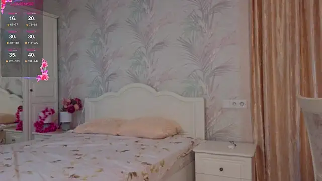 Snapshot of JaneVibes chatting on 7, 11, 2025 JaneVibes online show from 7, 11, 2025