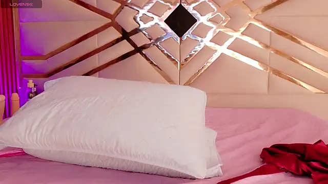 playfulcurvy online show from 15, 9, 2025