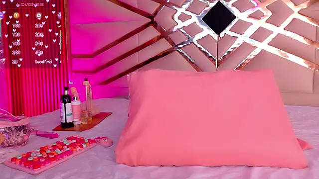 playfulcurvy online show from 7, 10, 2025