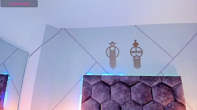 aurora collinss  online show from 15, 12, 2025