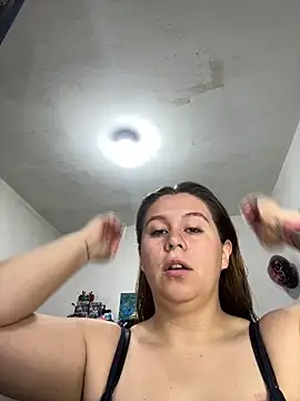 Snapshot of sarah_t1_ chatting on 6, 5, 2026 sarah t1 online show from 6, 5, 2026