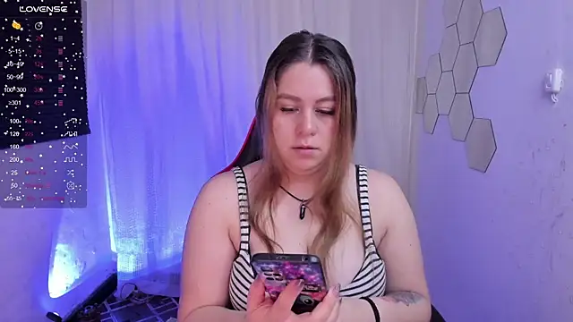 Snapshot of sarah_t1_ chatting on 26, 5, 2026 sarah t1 online show from 26, 5, 2026