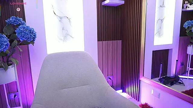 JulesBenett online show from 4, 4, 2026