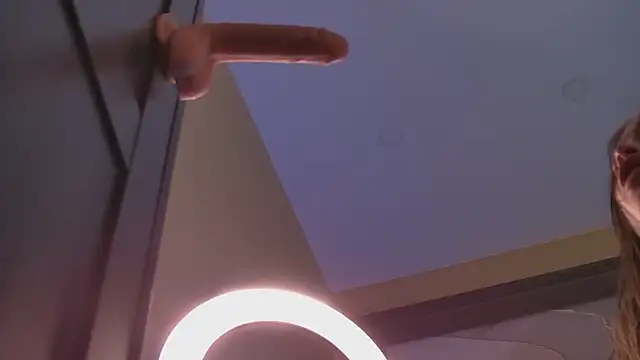 Amanda River online show from 4, 10, 2025