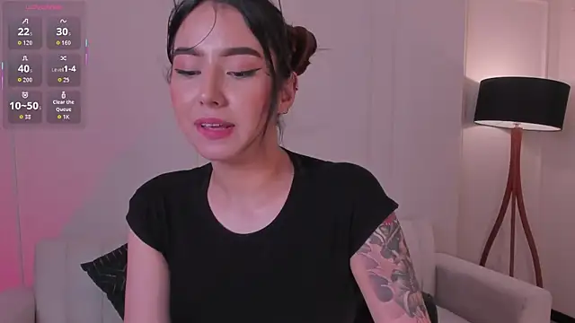 Snapshot of MaddisonCollins chatting on 10, 9, 2025 MaddisonCollins online show from 10, 9, 2025