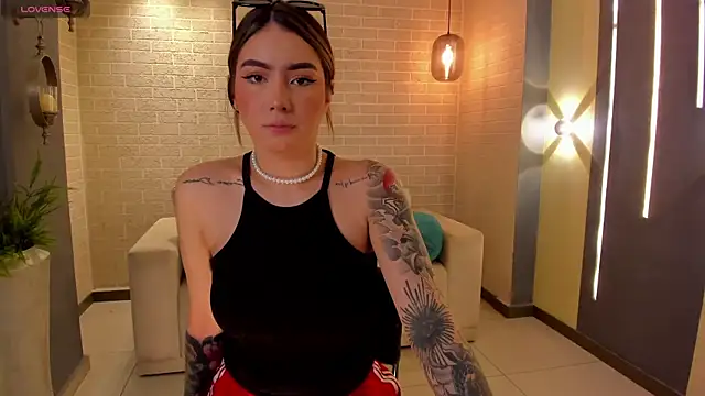 Snapshot of MaddisonCollins chatting on 12, 10, 2025 MaddisonCollins online show from 12, 10, 2025