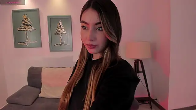 Snapshot of MaddisonCollins chatting on 12, 11, 2025 MaddisonCollins online show from 12, 11, 2025