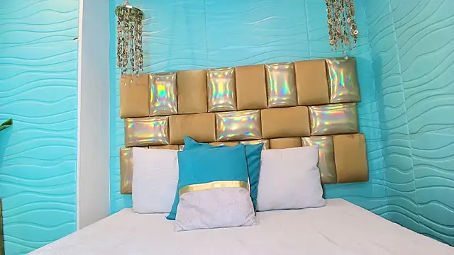 Mia Montess online show from 8, 11, 2025