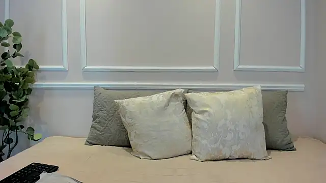 Lucy Canel online show from 7, 1, 2026