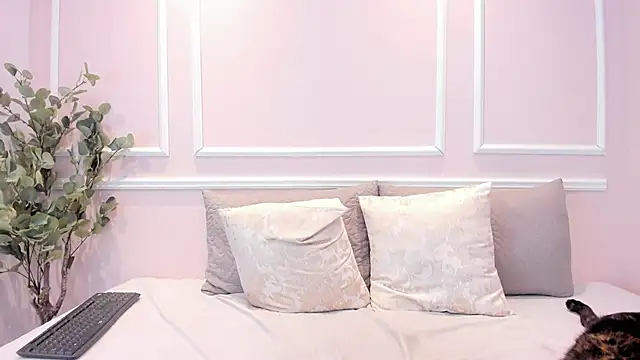 Lucy Canel online show from 15, 2, 2026