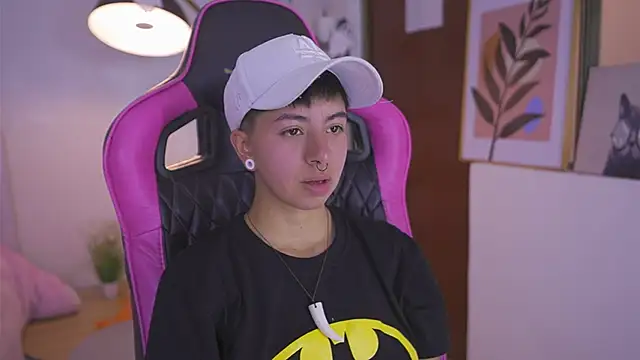 Snapshot of tommy_blue chatting on 4, 11, 2025 tommy blue online show from 4, 11, 2025