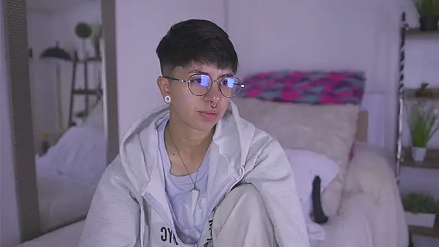 Snapshot of tommy_blue chatting on 9, 10, 2025 tommy blue online show from 9, 10, 2025