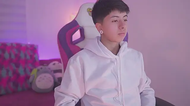 Snapshot of tommy_blue chatting on 10, 11, 2025 tommy blue online show from 10, 11, 2025