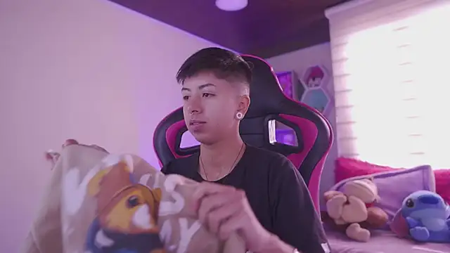 Snapshot of tommy_blue chatting on 11, 3, 2025 tommy blue online show from 11, 3, 2025