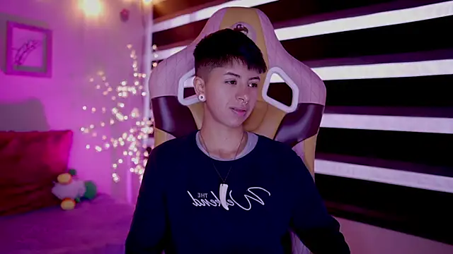 Snapshot of tommy_blue chatting on 14, 3, 2025 tommy blue online show from 14, 3, 2025