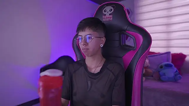 Snapshot of tommy_blue chatting on 11, 3, 2025 tommy blue online show from 11, 3, 2025