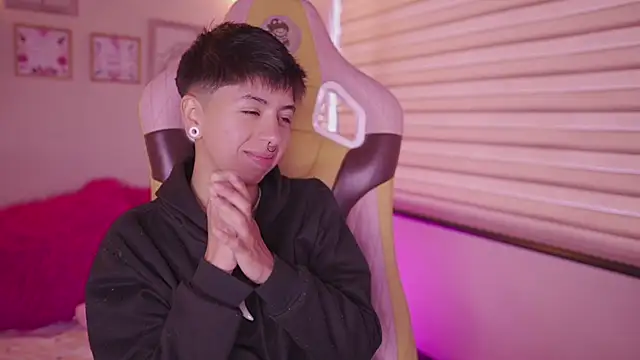 Snapshot of tommy_blue chatting on 18, 2, 2026 tommy blue online show from 18, 2, 2026