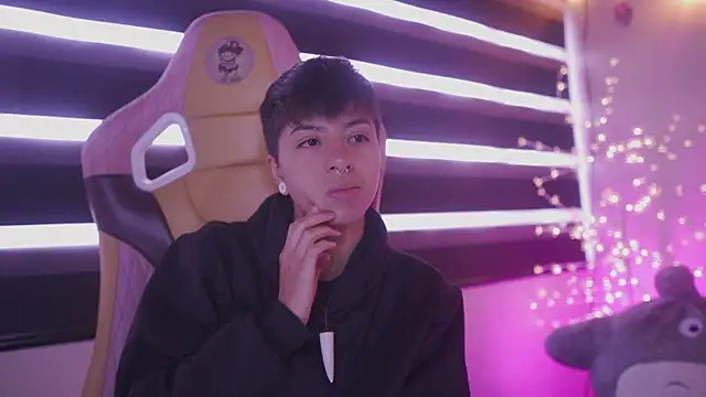 Snapshot of tommy_blue chatting on 7, 3, 2025 tommy blue online show from 7, 3, 2025