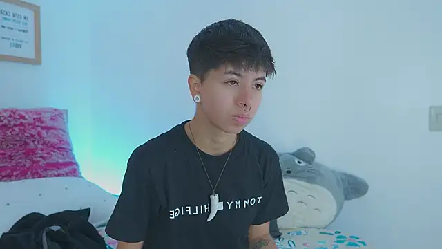 Snapshot of tommy_blue chatting on 21, 10, 2025 tommy blue online show from 21, 10, 2025