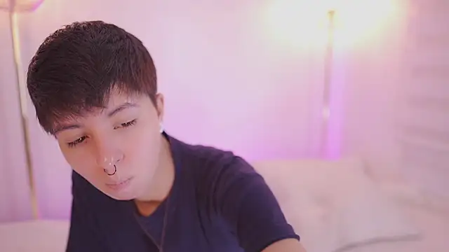 Snapshot of tommy_blue chatting on 4, 2, 2026 tommy blue online show from 4, 2, 2026