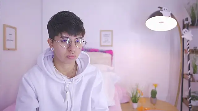 Snapshot of tommy_blue chatting on 29, 10, 2025 tommy blue online show from 29, 10, 2025